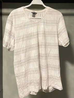 Urban Heritage Women's White Gray Striped V-Neck Tee XL